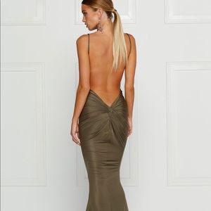 Backless gown
